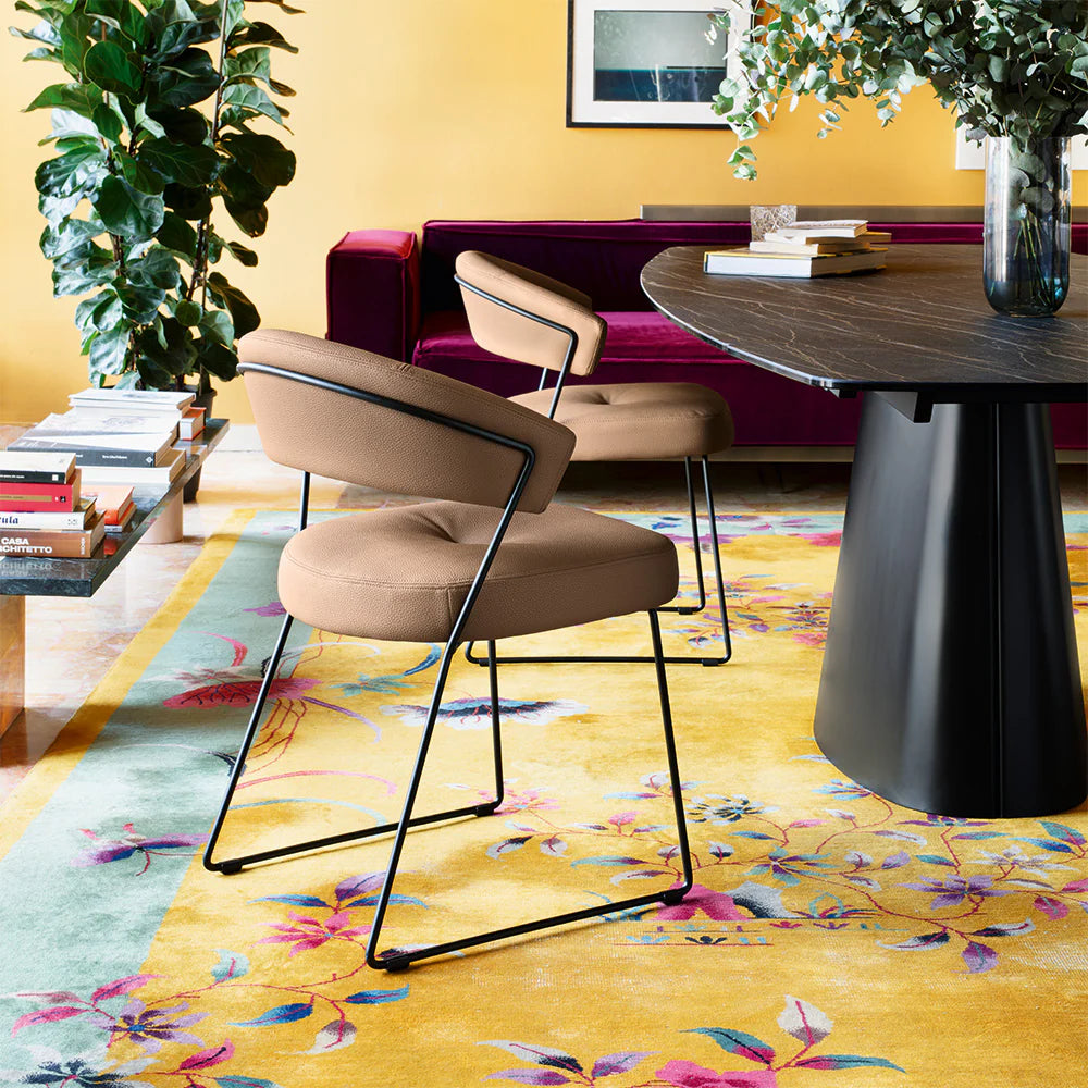 Sedia NY Anniversary – Design moderno con seduta avvolgente e struttura in metallo