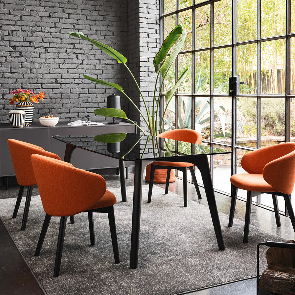 Poltrona TUKA – 4 Gambe in Legno con Seduta in Polipropilene Riciclato o Imbottita