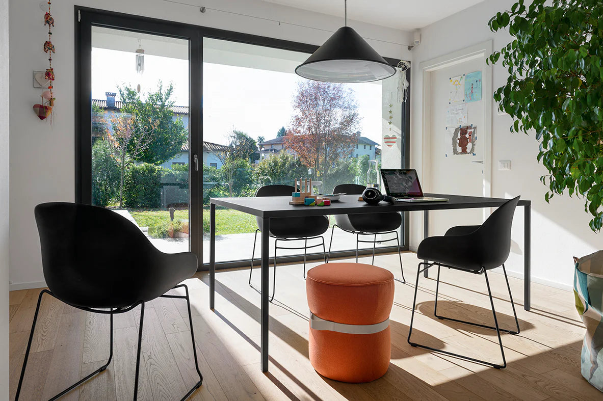 Poltroncina Academy – Seduta in Polipropilene Riciclato con Struttura a Slitta