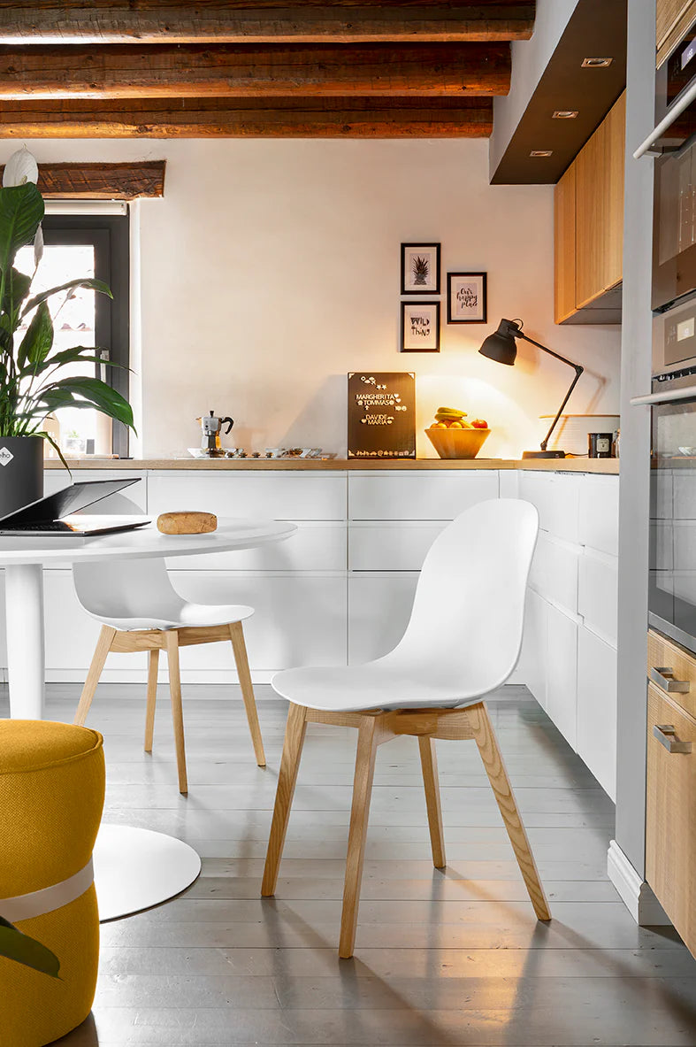 Sedia ACADEMY – Fusto in Legno Massello, Design Sinuoso e Personalizzabile