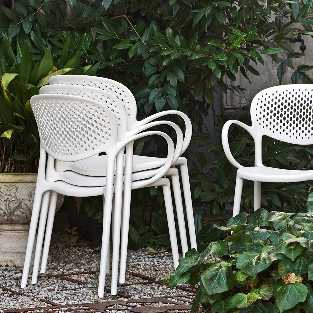 Sedia Abby con Schienale Forato – Polipropilene Riciclato, Impilabile e Outdoor