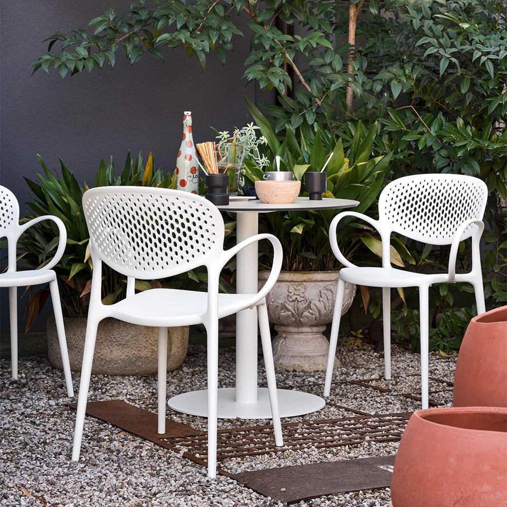 Sedia Abby con Schienale Forato – Polipropilene Riciclato, Impilabile e Outdoor