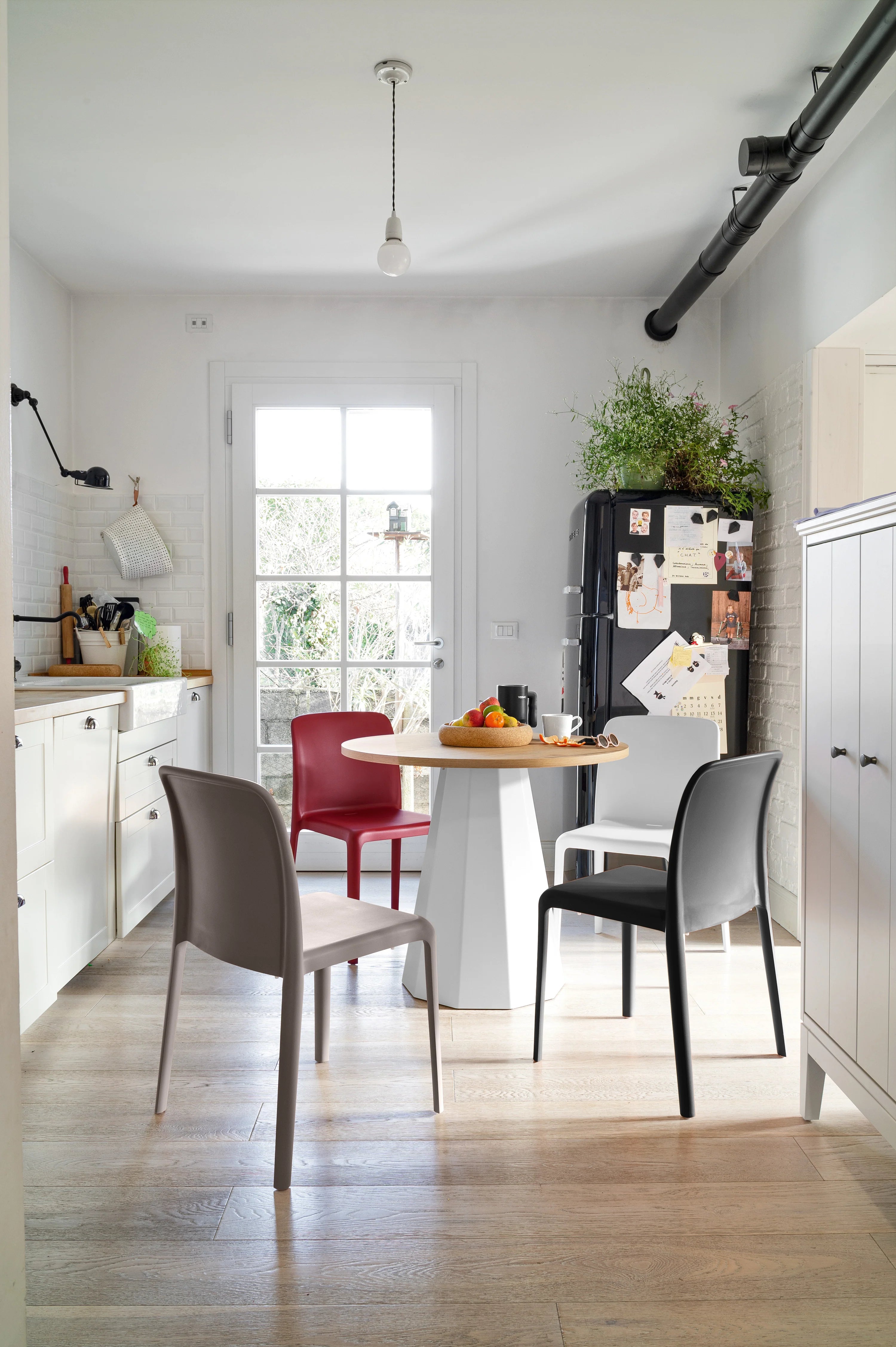 Sedia Bayo – Monoscocca in Polipropilene Impilabile per Indoor e Outdoor