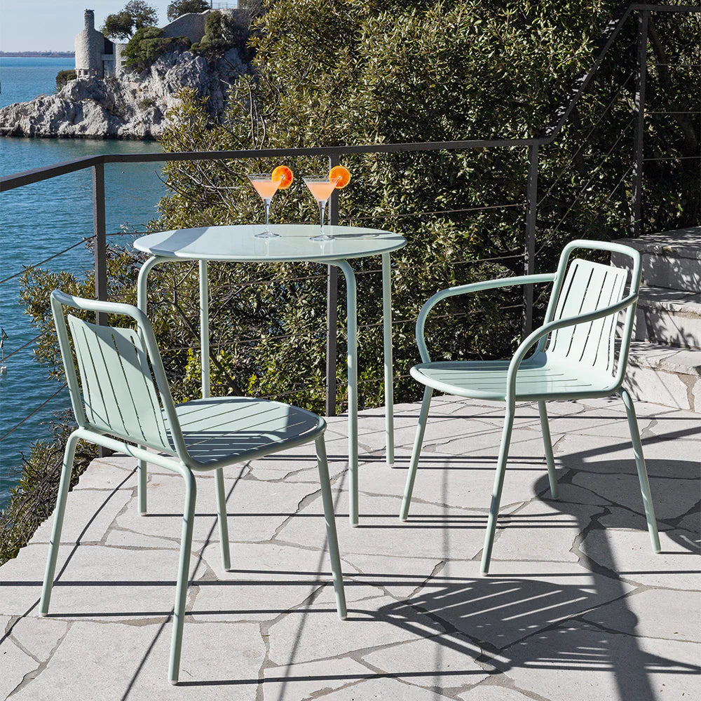 Sedia Easy con Braccioli – Lamiera Sagomata, Impilabile e Adatta a Outdoor