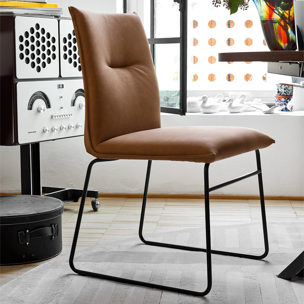 Sedia MAYA – Struttura in Tubo Metallico con Scocca in Tessuto