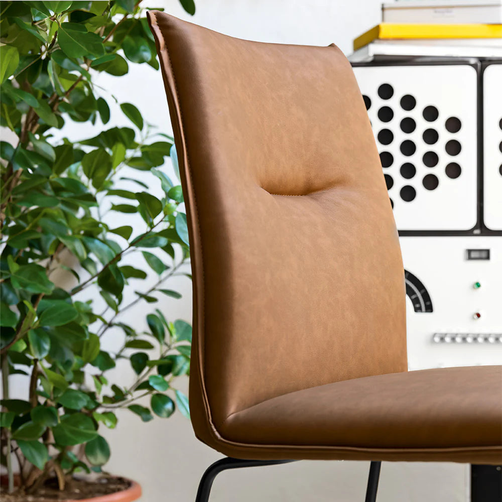 Sedia MAYA – Struttura in Tubo Metallico con Scocca in Tessuto