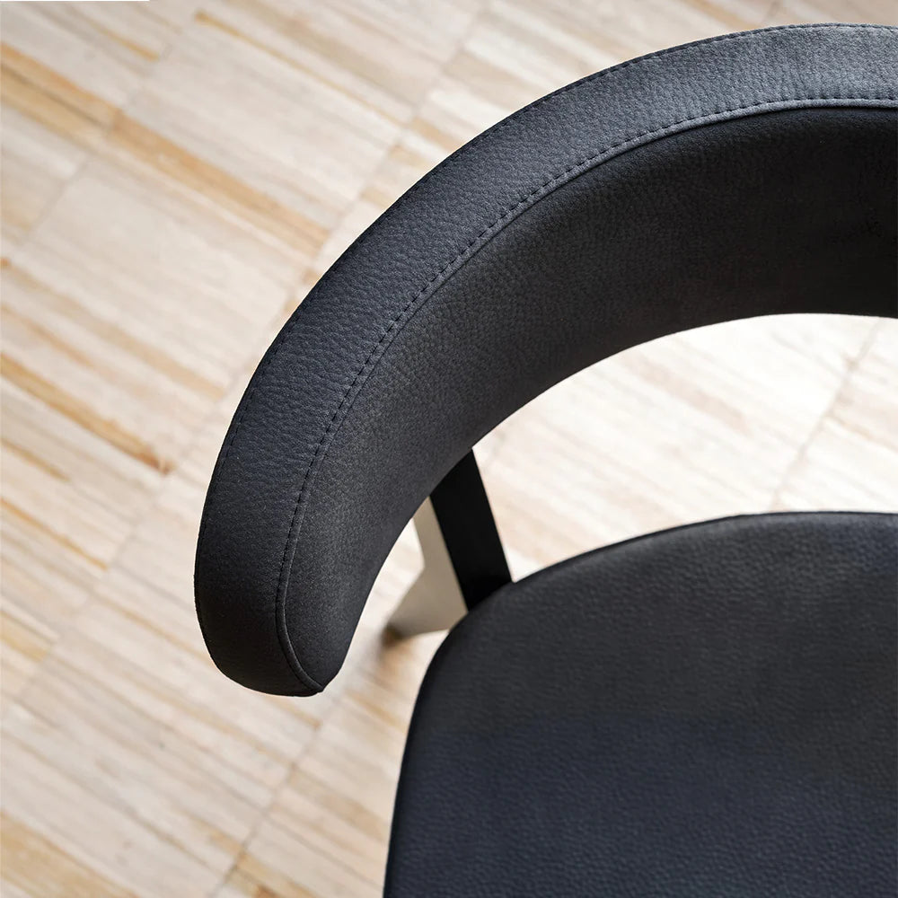 Sedia SIREN – Design Nordico con Struttura in Legno e Seduta Imbottita