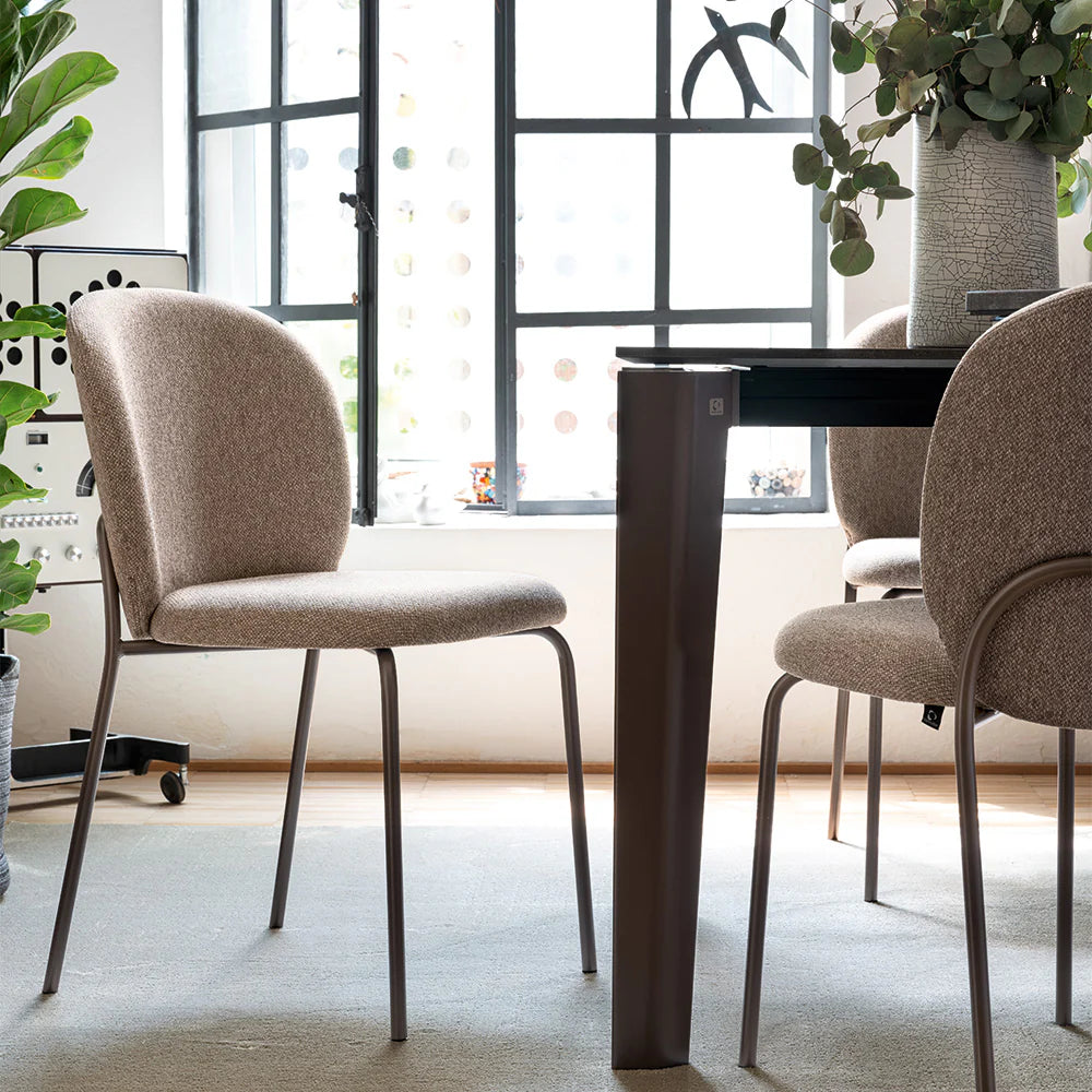 Seduta Cozy – Design Moderno con Struttura Metallica e Seduta Imbottita