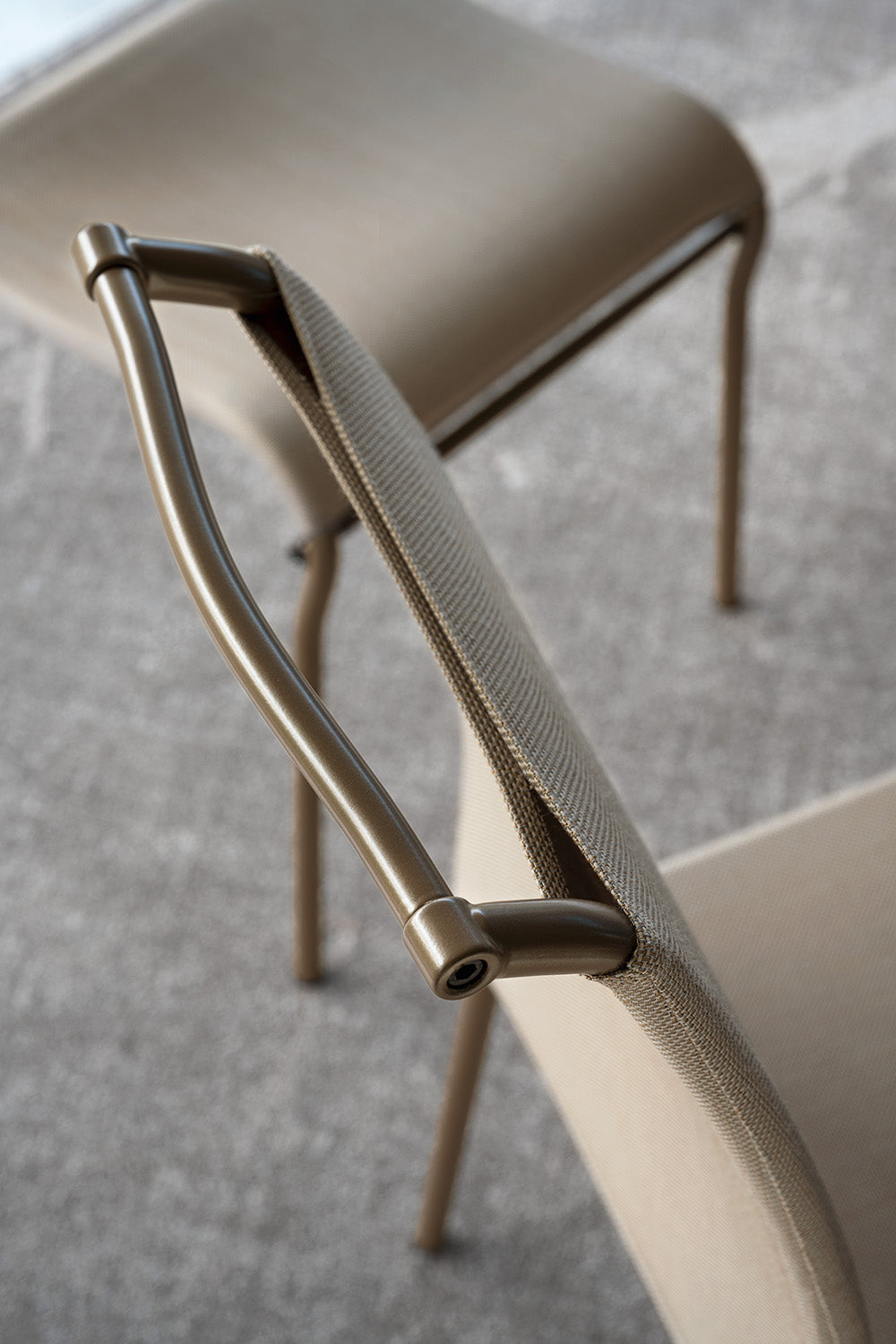 Sgabello AIR in Acciaio con Tessuto Traspirante – Design Moderno e Confortevole