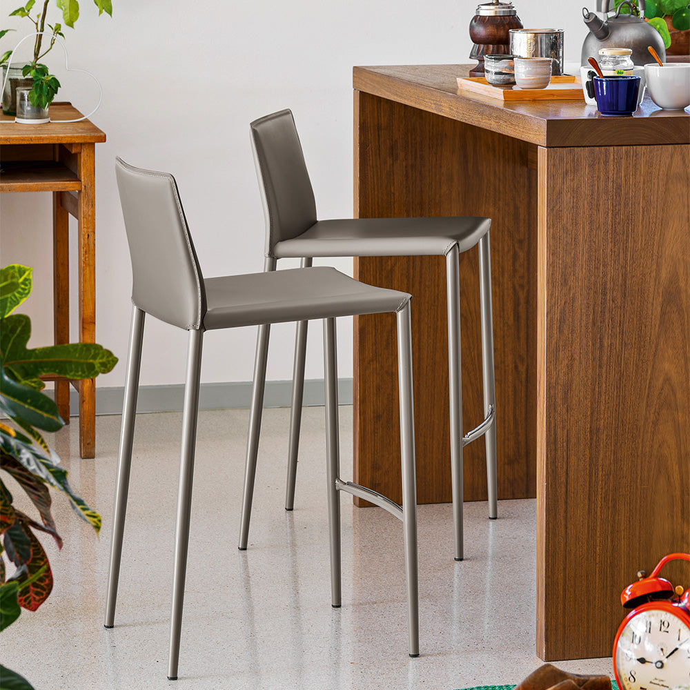 Sgabello BOHEME in Metallo e Cuoio Rigenerato – Eleganza Moderna per Cucina e Bar