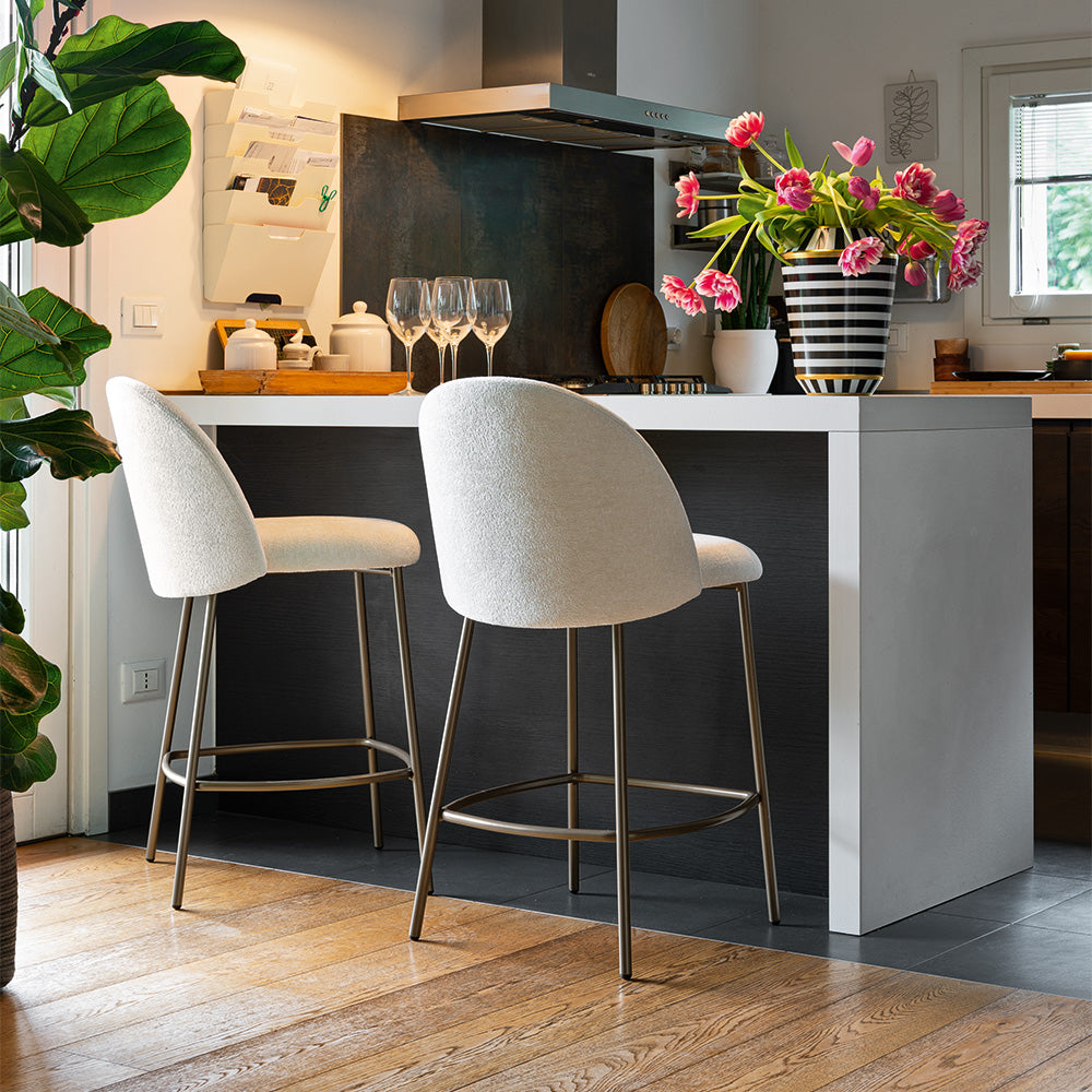 Sgabello Tuka Mid – Design moderno e comfort avvolgente