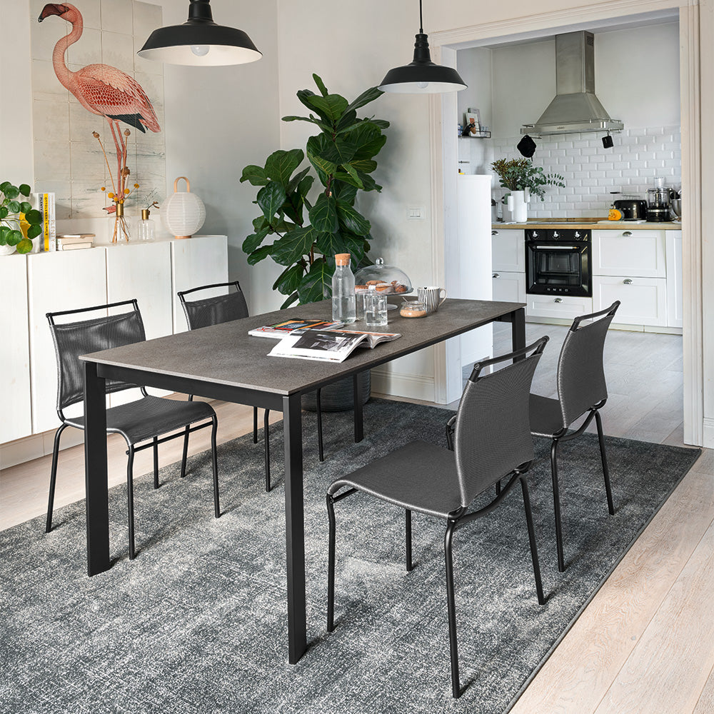 Tavolo Allungabile Connubia Design Versatile e Mix Materico Raffinato