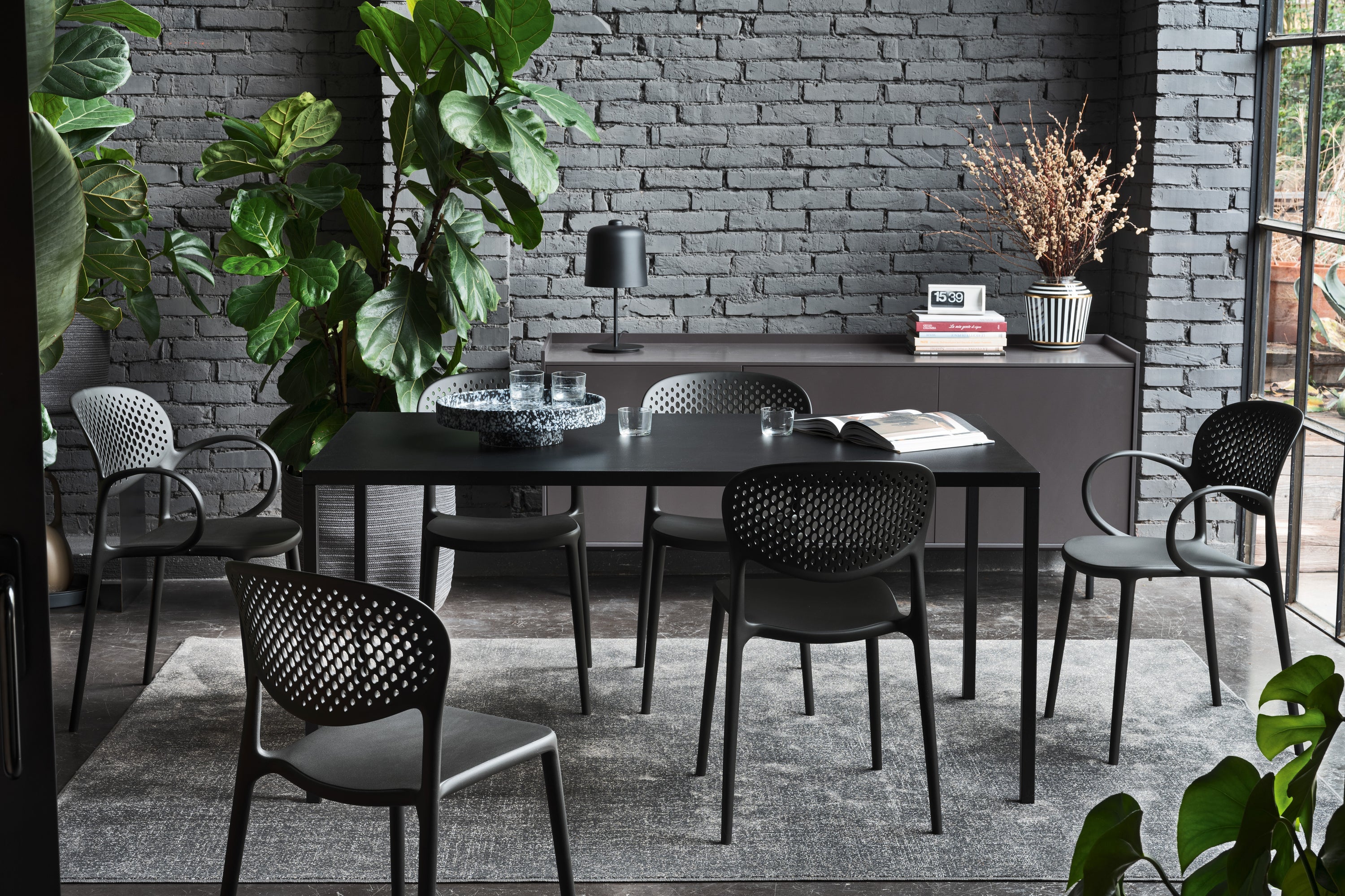 Tavolo Fisso IRON in Metallo per Esterni, Design Sottile e Resistente