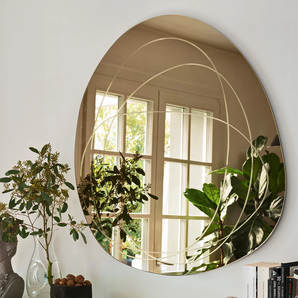 Specchio Artistico – Design Unico con Incisioni Dinamiche e Creatività