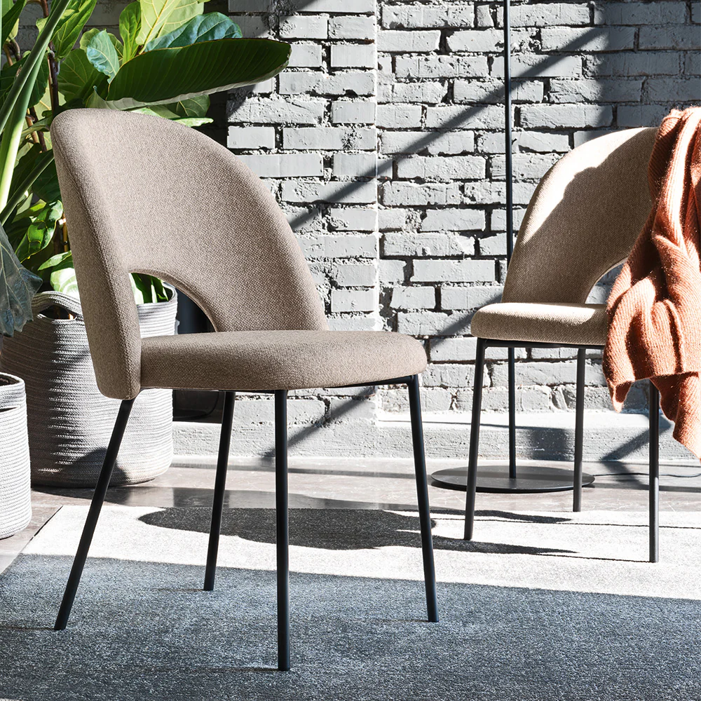 Sedia TUKA – Schienale Avvolgente e Design Retrò Anni ’50