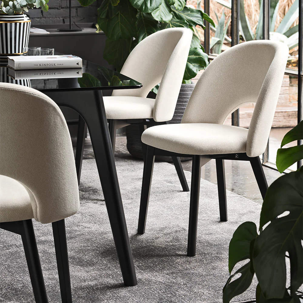 Sedia TUKA – Schienale Avvolgente e Design Retrò Anni ’50