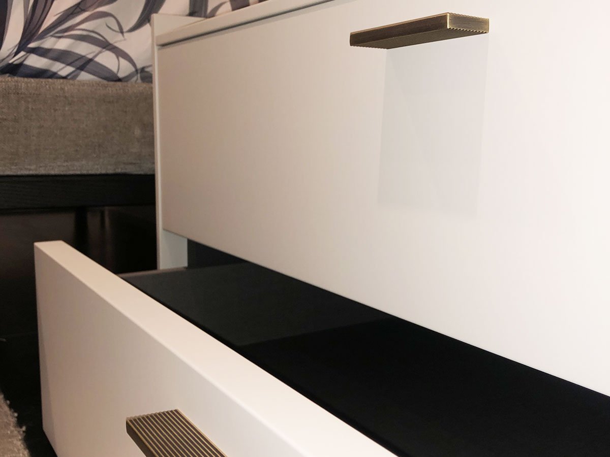 Lema Comodino 2 cassetti 54x 39 - Maniglia LT40 Vernice Bronzo Patinato - Finitura piano vassoio 913 Ghiaia | Il mio negozio