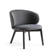Poltroncina Tuka imbottita con gambe in legno Connubia