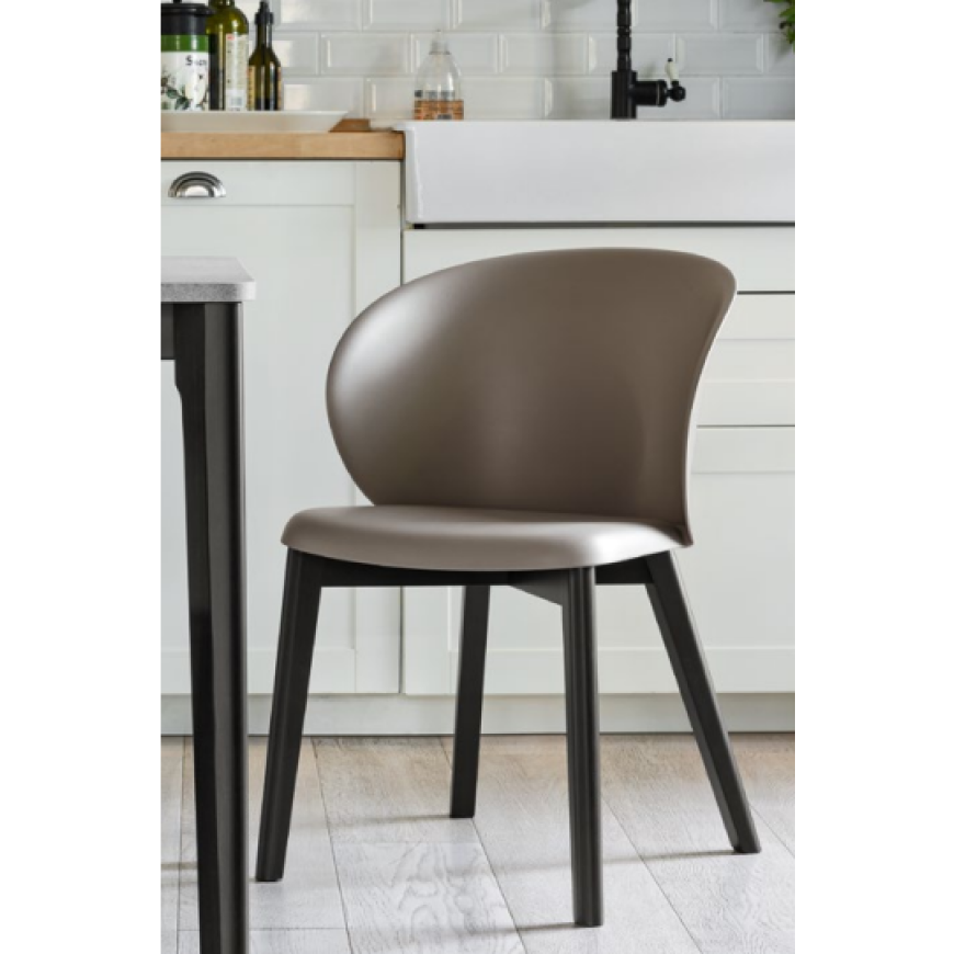 Poltrona Tuka imbottita o in polipropilene Connubia