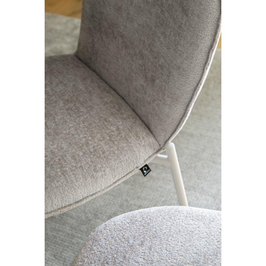 Sedia Riley Mid imbottita con gambe in metallo Connubia