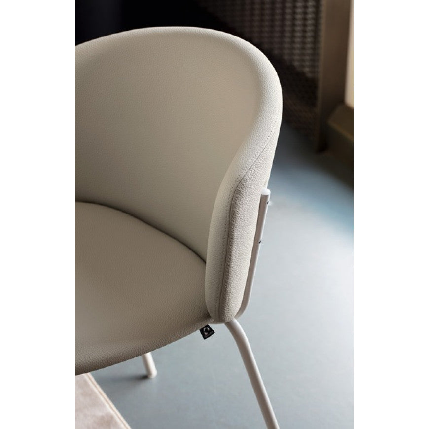 Abitarearreda Sedia Desy Mid imbottita con gambe in metallo Connubia | Il mio negozio