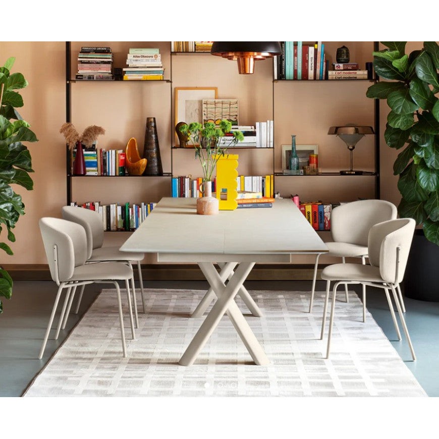 Abitarearreda Sedia Desy Mid imbottita con gambe in metallo Connubia | Il mio negozio