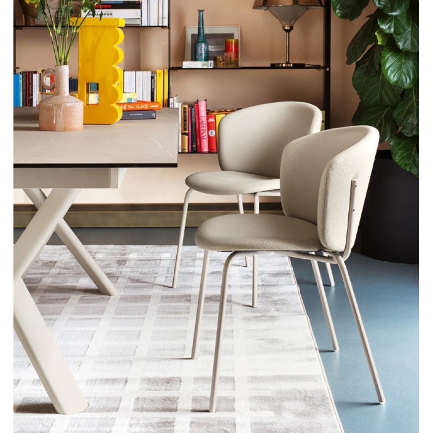 Abitarearreda Sedia Desy Mid imbottita con gambe in metallo Connubia | Il mio negozio