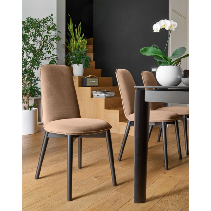 Abitarearreda Sedia Riley imbottita con gambe in legno Connubia | Il mio negozio