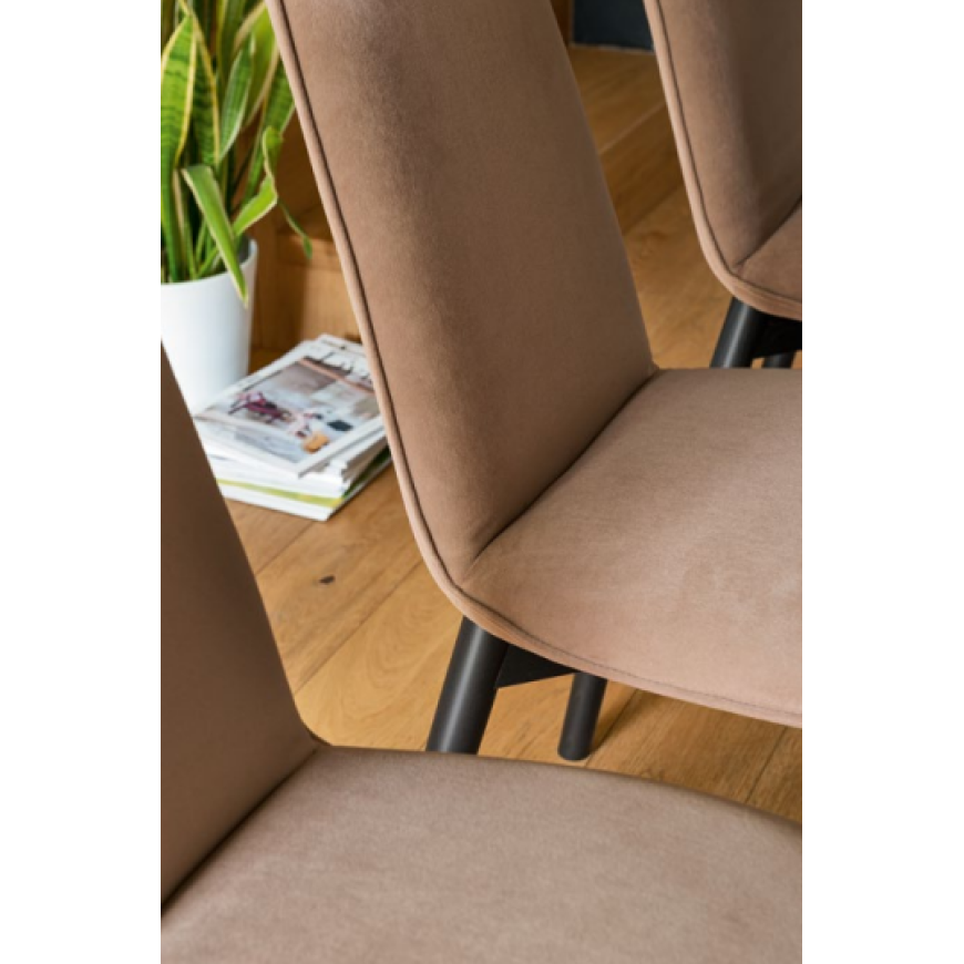 Abitarearreda Sedia Riley imbottita con gambe in legno Connubia | Il mio negozio