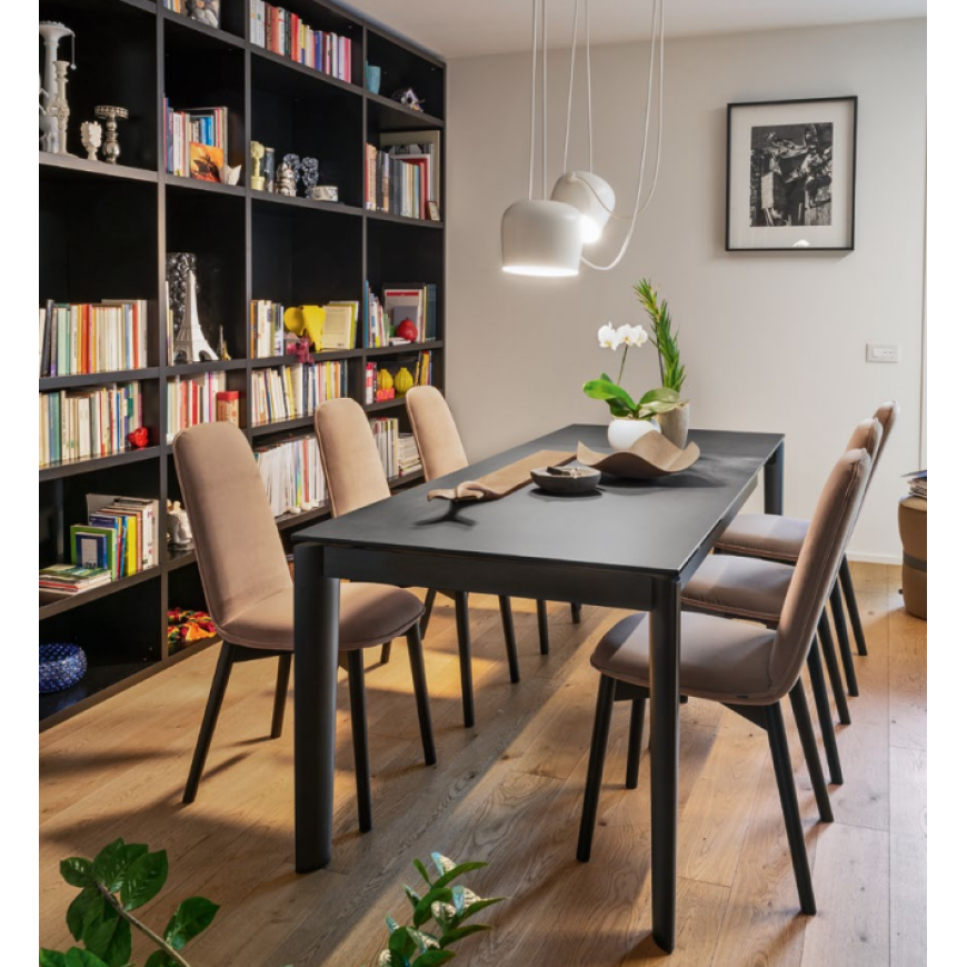 Abitarearreda Sedia Riley imbottita con gambe in legno Connubia | Il mio negozio