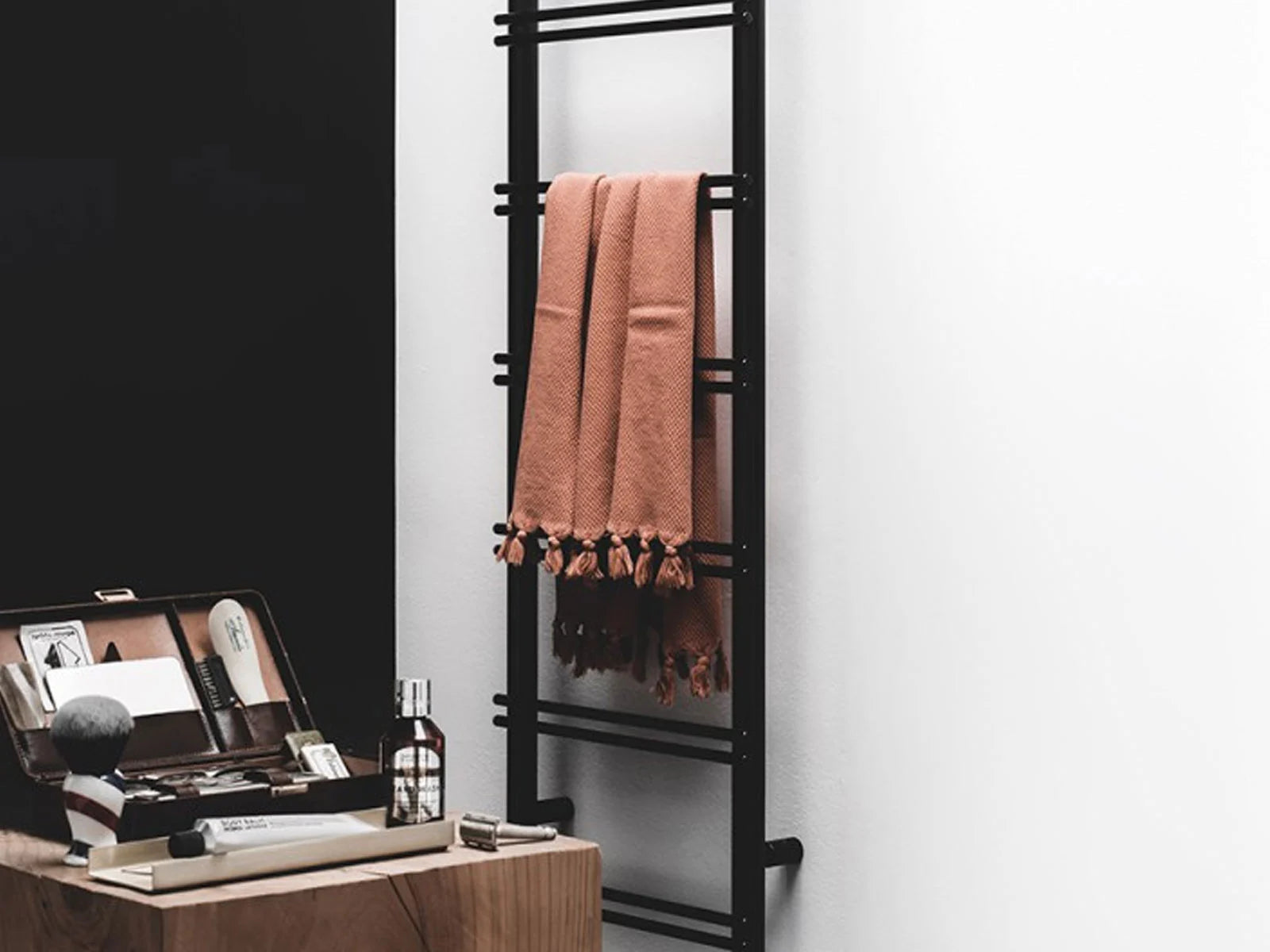 Antrax IT V8 – Scaldasalviette a Parete | Il mio negozio